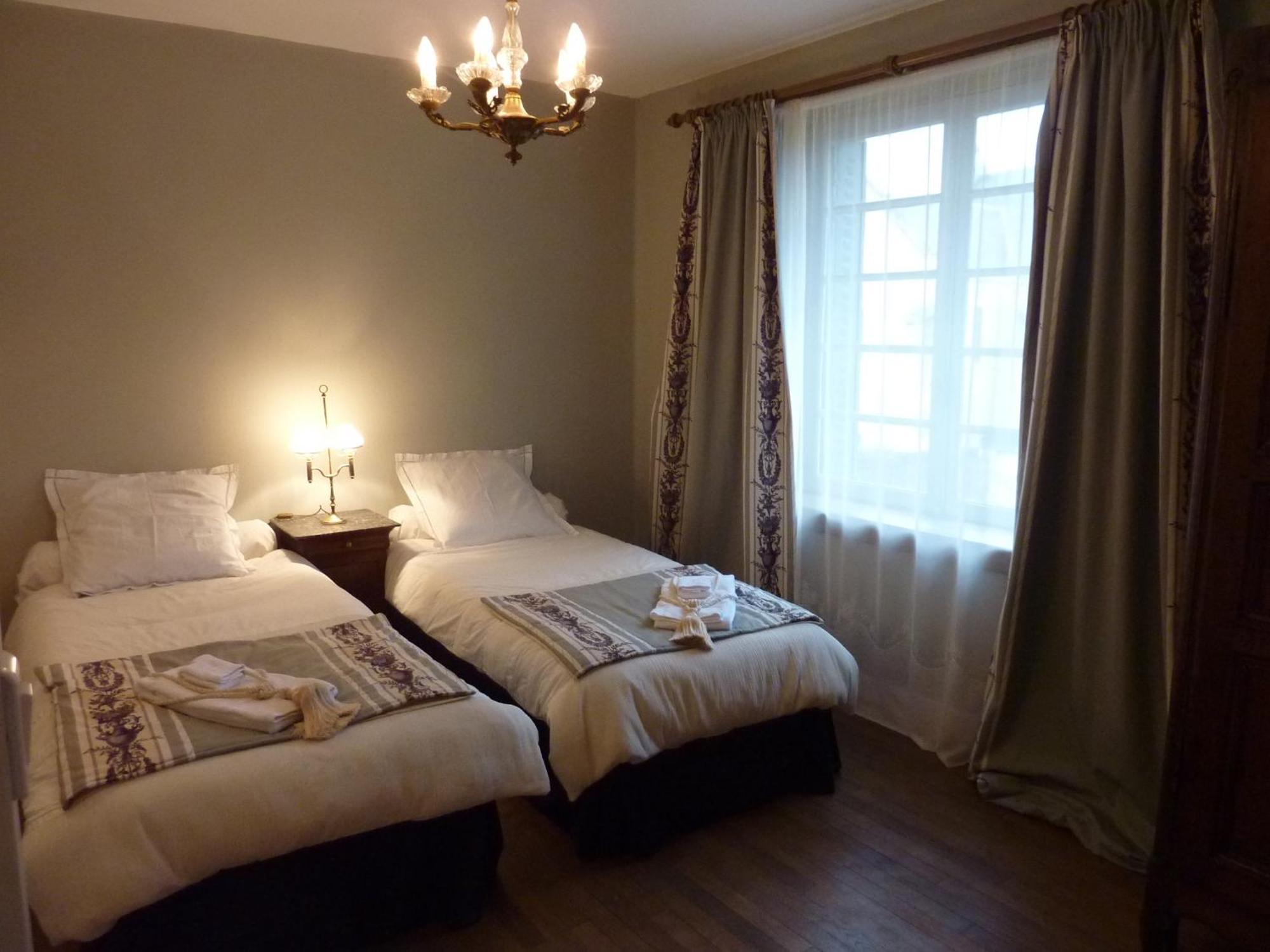 Le Logis B&B  La Trimouille Exterior foto