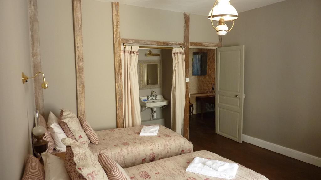 Le Logis B&B  La Trimouille Exterior foto