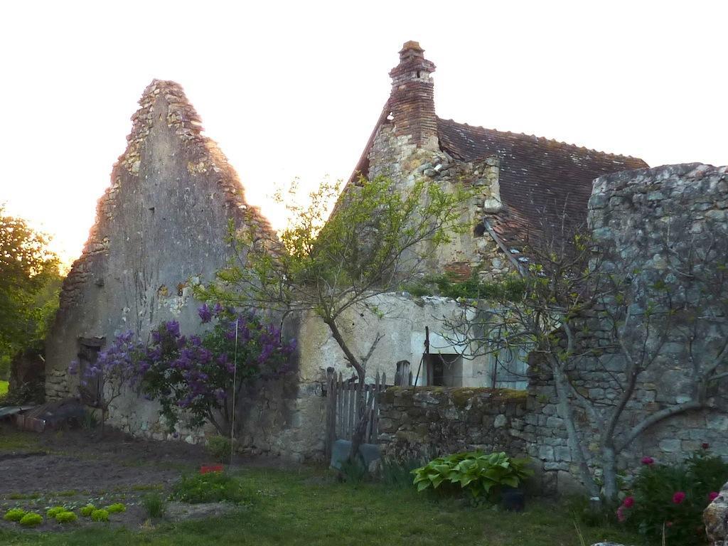 Le Logis B&B  La Trimouille Exterior foto