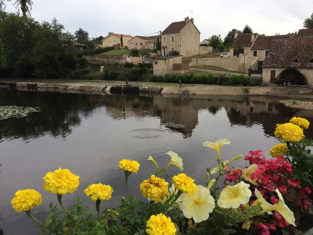 Le Logis B&B  La Trimouille Exterior foto